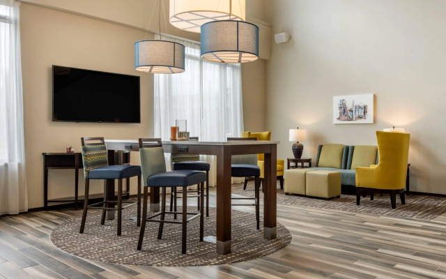 photo 5 of Comfort Inn & Suites Pittsburgh-Northshore