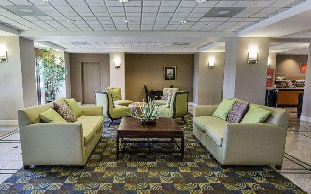 photo 3 of Comfort Inn & Suites Southwest Fwy at Westpark