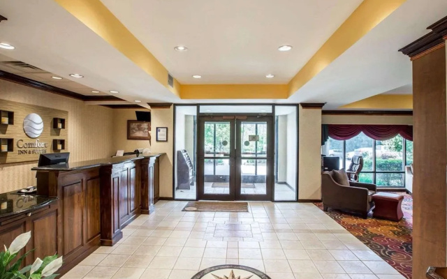 photo 2 of Comfort Inn & Suites Spartanburg North