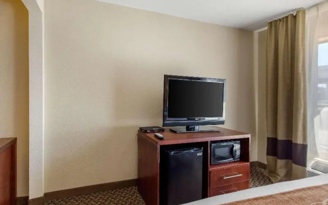 photo 5 of Comfort Inn & Suites SW Houston Sugarland
