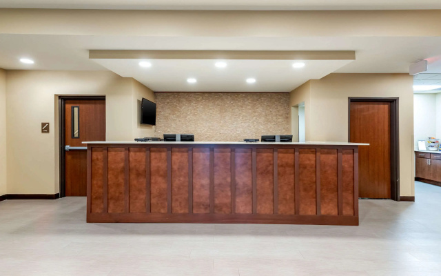 photo 2 of Comfort Inn & Suites West Des Moines