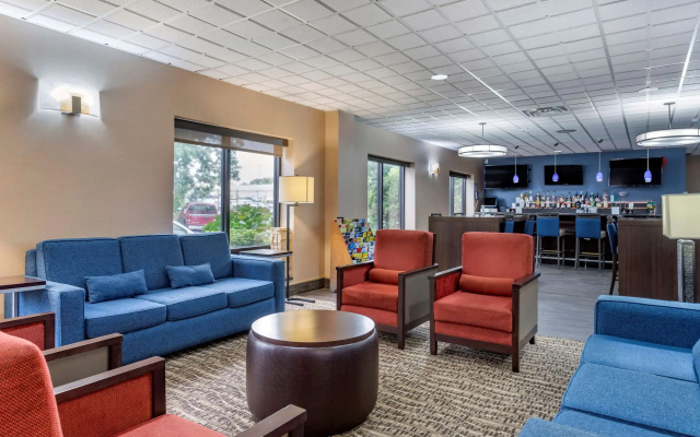 photo 2 of Comfort Inn Syosset - Long Island