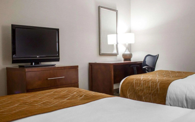photo 3 of Comfort Inn Syosset - Long Island