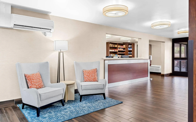 photo 2 of Comfort Inn University