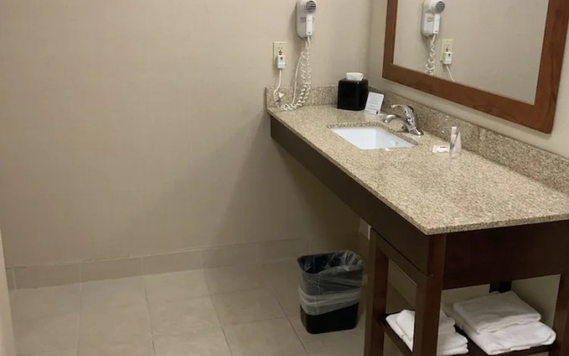 photo 2 of Comfort Inn & Suites