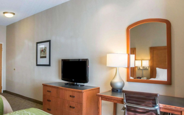 photo 5 of Comfort Inn & Suites West Chester - North Cincinnati