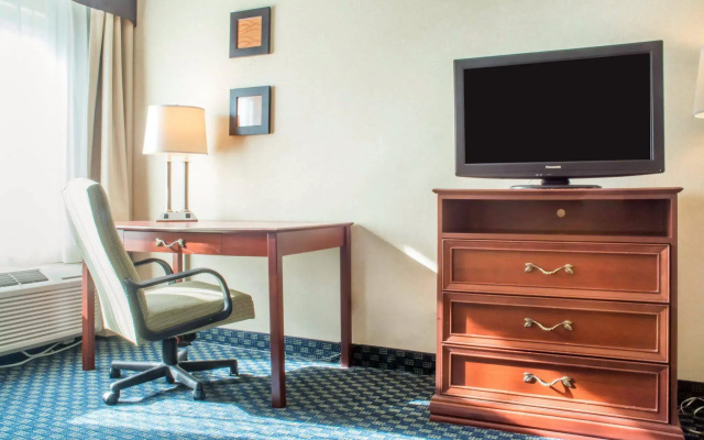 photo 3 of Comfort Inn West Rochester