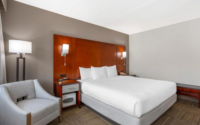 photo 3 of Comfort Inn Edgewater on Hudson River
