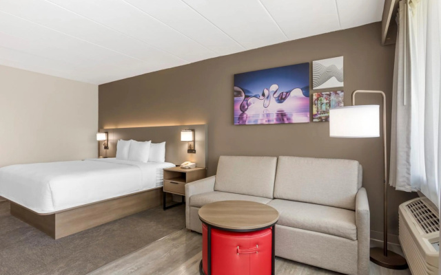 photo 5 of Comfort Inn Edgewater on Hudson River