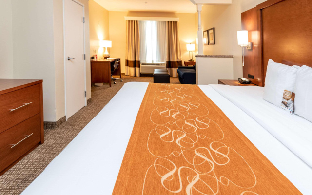 photo 5 of Comfort Suites Houston near Medical Center- NRG Stadium