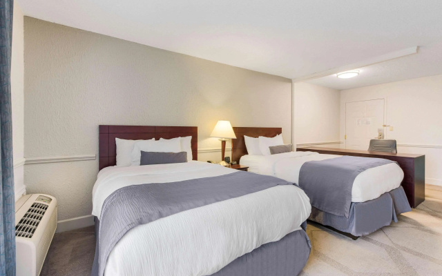 photo 3 of The Blu Hotel Blue Ash Cincinnati, an Ascend Collection Hotel