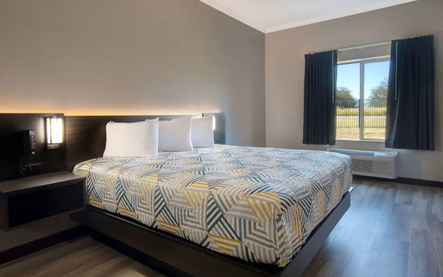 photo 4 of Motel 6 Fort Worth, TX – I-35 & I-20