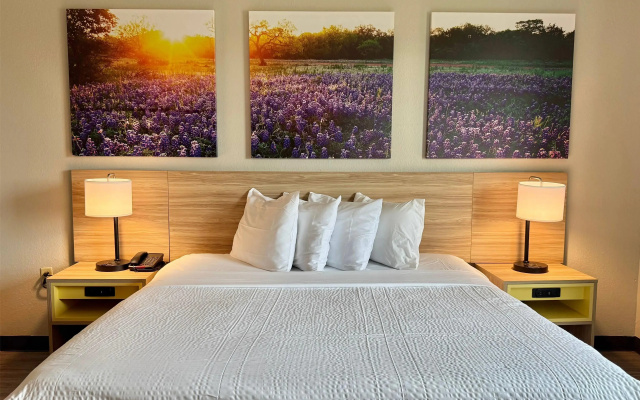 photo 4 of Days Inn & Suites by Wyndham Houston / West Energy Corridor