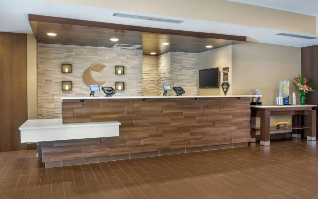 photo 2 of Comfort Suites Florence - Cincinnati South