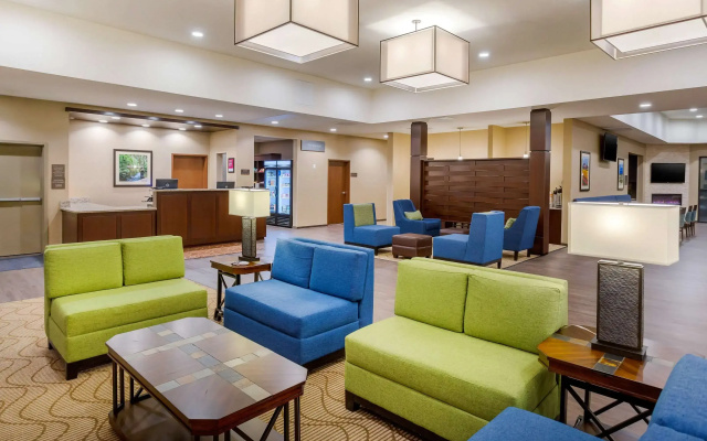 photo 2 of Comfort Suites Burlington near I-5