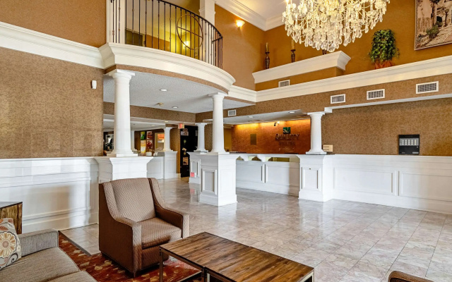 photo 2 of Quality Suites San Antonio Northeast