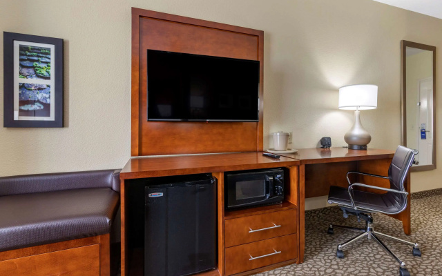 photo 3 of Comfort Suites Florence I-95