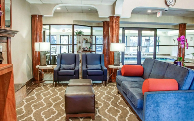 photo 2 of Comfort Suites Lombard - Addison