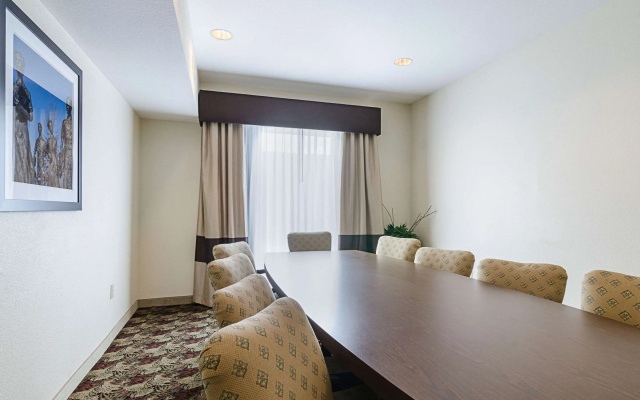 photo 3 of Quality Suites Springdale West I-49