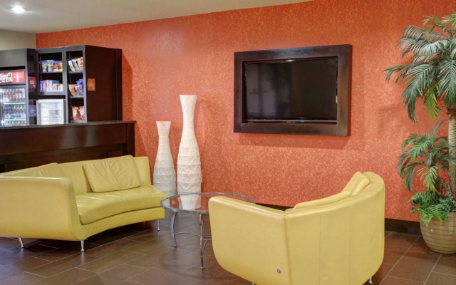 photo 2 of Comfort Suites Georgetown