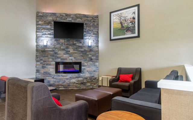 photo 3 of Comfort Suites Danville
