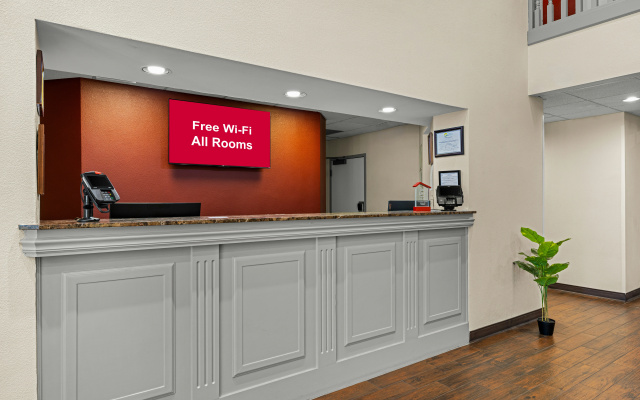 photo 2 of Red Roof Inn & Suites Albany, GA