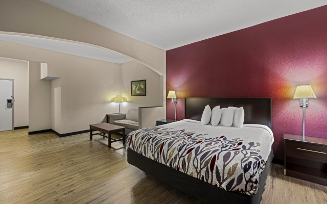 photo 4 of Red Roof Inn & Suites Albany, GA