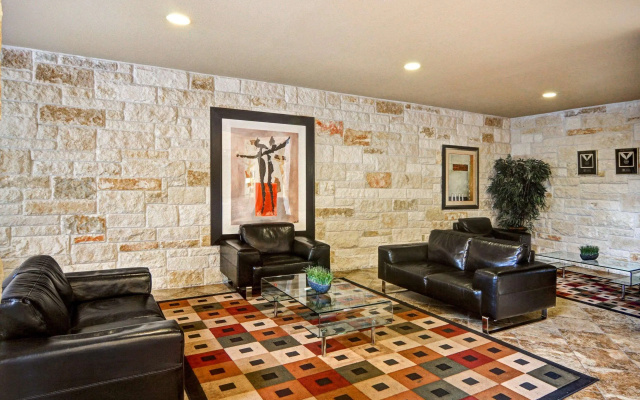 photo 2 of Comfort Suites Arlington - Entertainment District