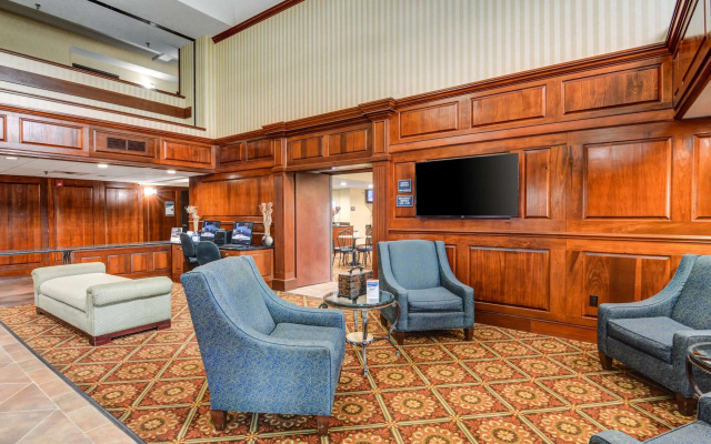photo 2 of Comfort Suites Outlet Center