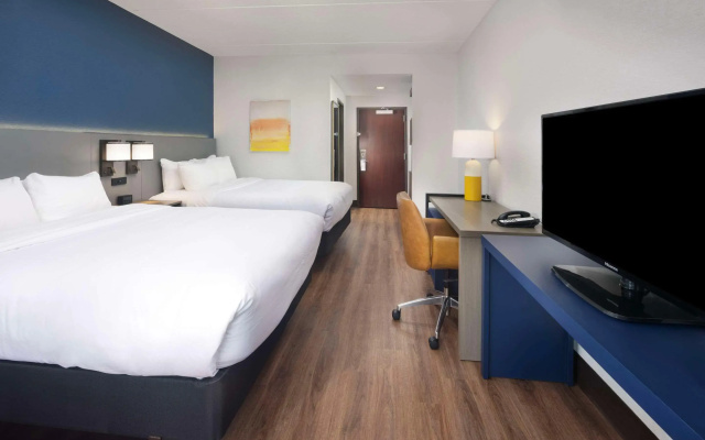 photo 5 of Comfort Suites Outlet Center