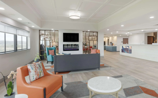 photo 2 of Comfort Suites Bloomsburg