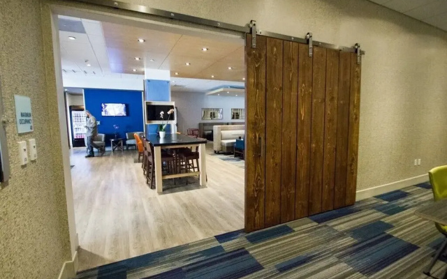 photo 3 of Comfort Suites