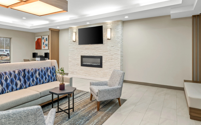 photo 2 of Comfort Suites Cincinnati Airport