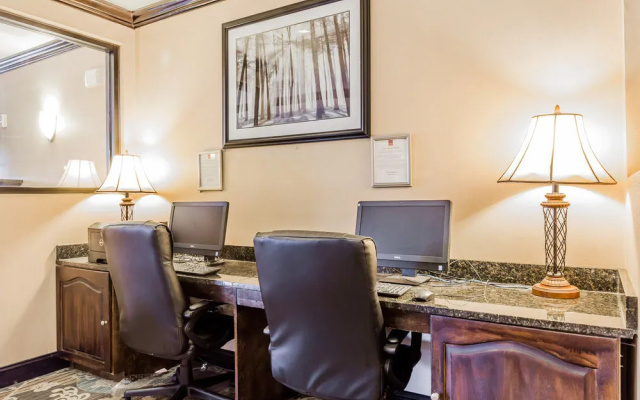 photo 2 of Comfort Suites Clinton