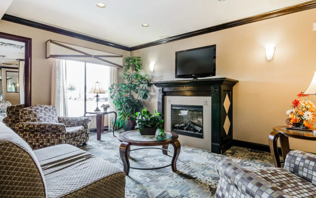 photo 3 of Comfort Suites Clinton