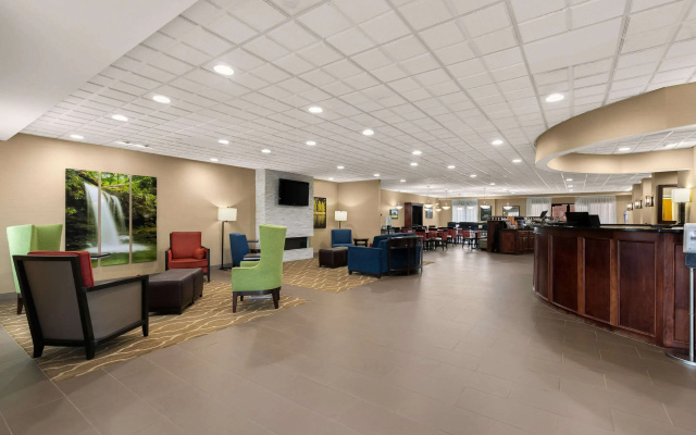 photo 2 of Comfort Suites Commerce