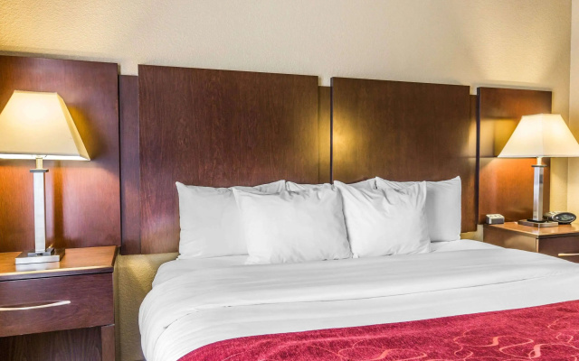 photo 4 of Comfort Suites Commerce