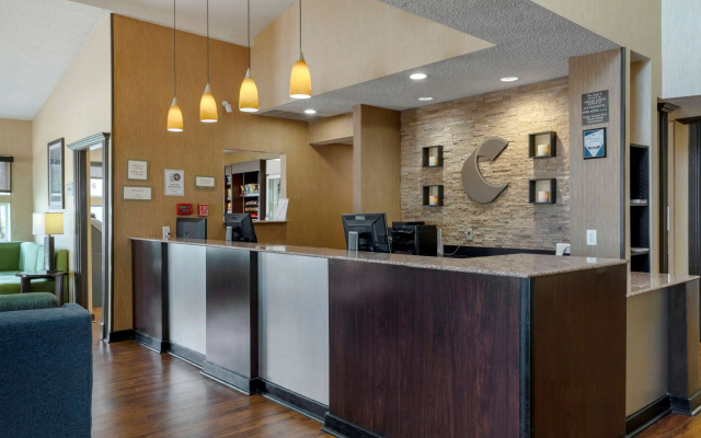 photo 2 of Comfort Suites DFW Airport