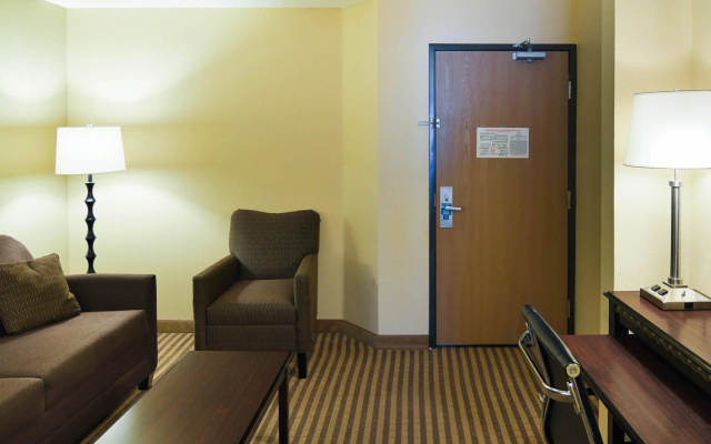 photo 3 of Comfort Suites DFW Airport
