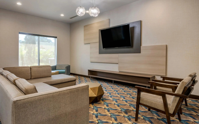 photo 4 of Comfort Suites Fort Lauderdale Airport & Cruise Port