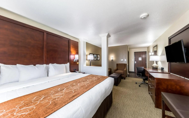 photo 3 of Comfort Suites Grand Prairie - Arlington North