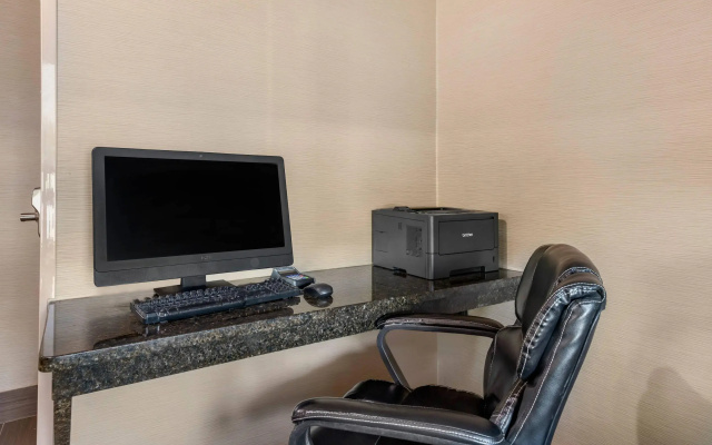 photo 3 of Comfort Suites Grandville - Grand Rapids SW