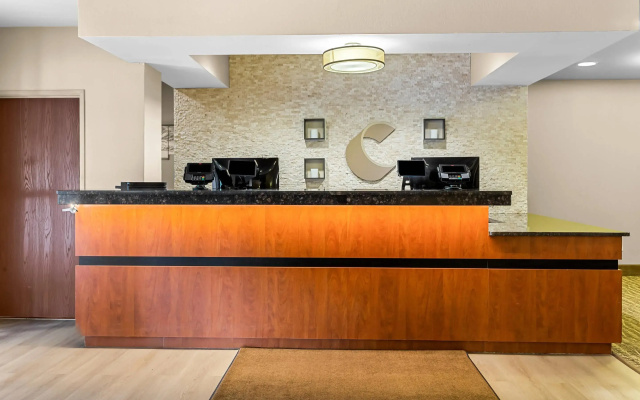 photo 2 of Comfort Suites Grayslake near Libertyville North