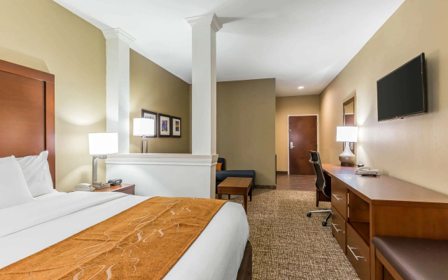 photo 3 of Comfort Suites Houston I-45 North