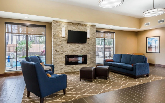 photo 4 of Comfort Suites Houston I-45 North