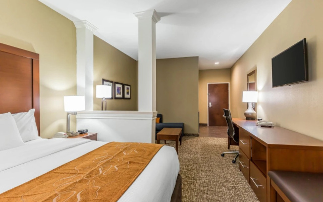 photo 5 of Comfort Suites Houston I-45 North