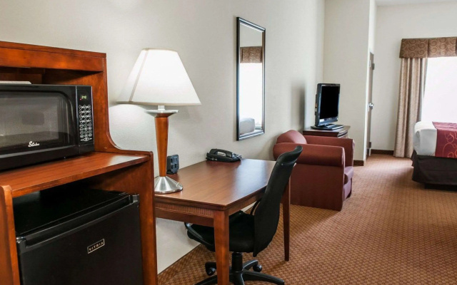 photo 5 of Comfort Suites near Indianapolis Airport