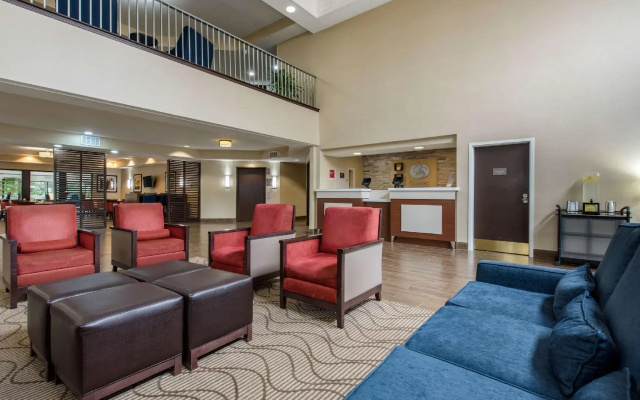 photo 2 of Comfort Suites Lafayette University Area