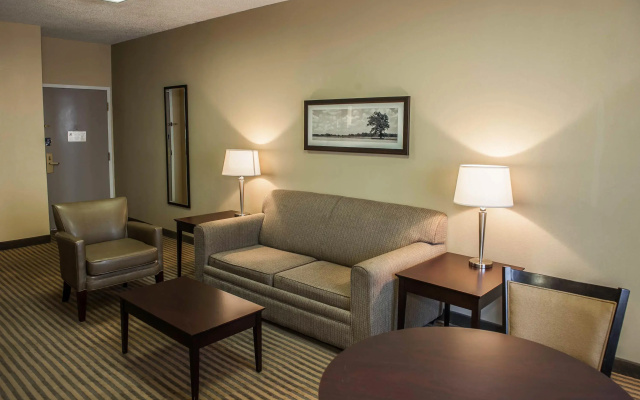 photo 3 of Comfort Suites Lafayette University Area