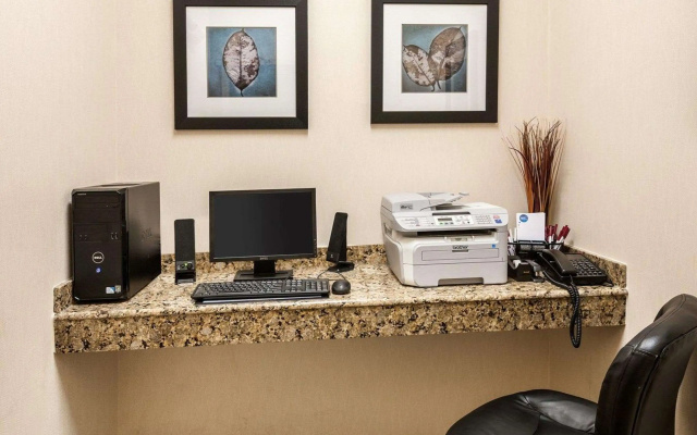 photo 3 of Comfort Suites Oil Center